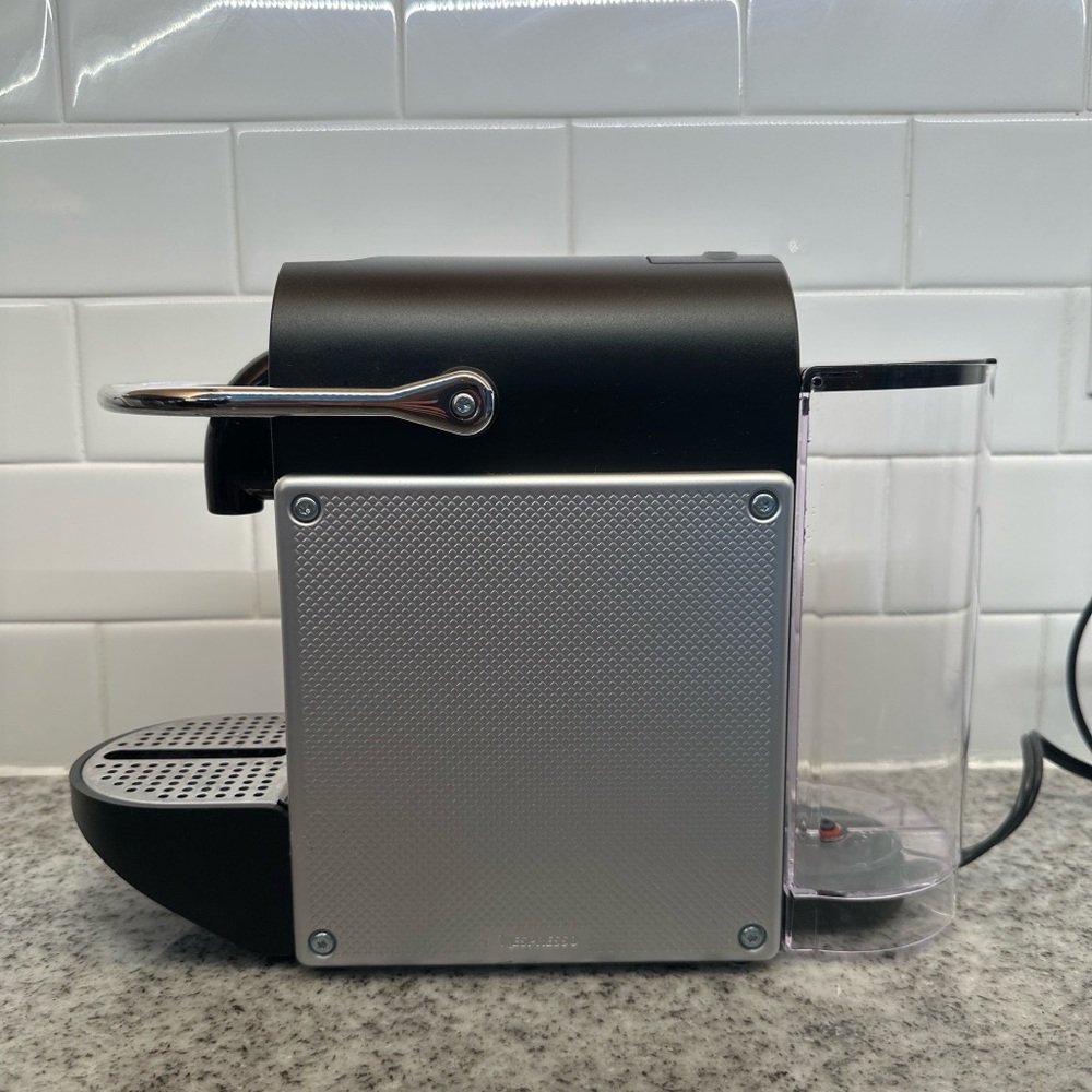 Nespresso Pixie Black Espresso Coffee Machine Excellent Condition!